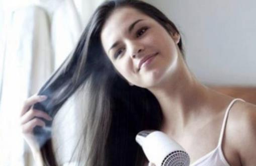 如何判断是油性还是干性发质 怎么判断自己的发质硬还是软 如何判断是油性还是干性发质?头发漂过怎么恢复发质