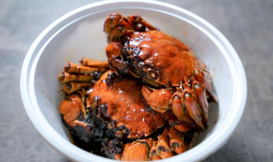 螃蟹蒸好后立即打开盖吗