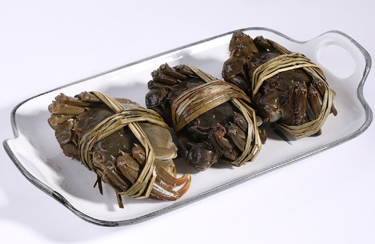 大闸蟹用电饭煲蒸要隔水蒸吗