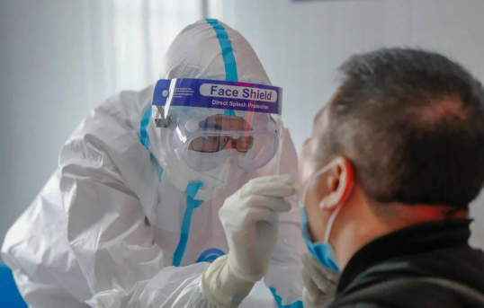 核酸检测的棉签会碰到嘴唇吗