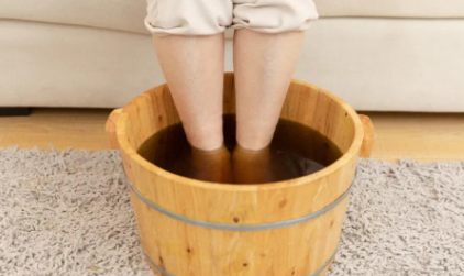 三伏天泡脚出汗排湿吗