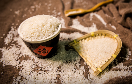 大米颜色微黄正常吗