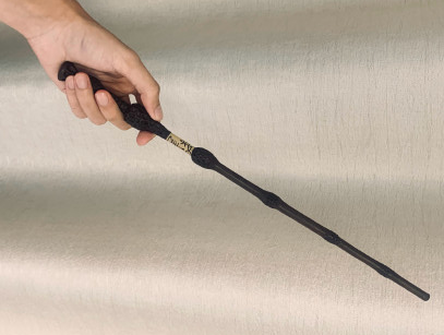 北京环球影城互动魔杖是充电的吗