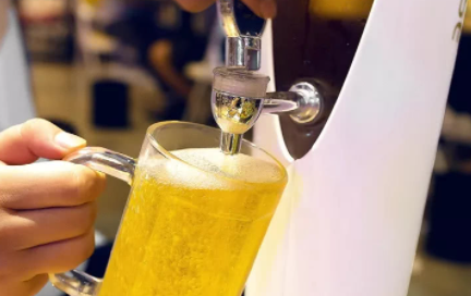 倒啤酒为什么有很多泡沫