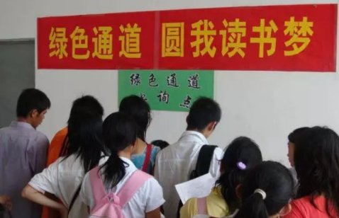 生源地贷款好还是高校贷款好