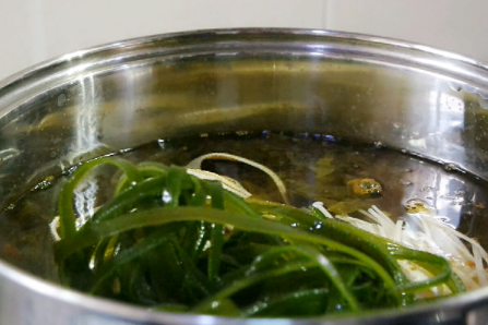 海带特别绿正常吗