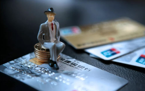 欠信用卡15万3年没还了能坐火车吗