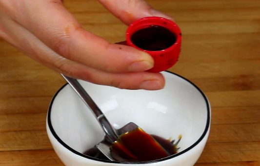 蚝油上面长了一层白的还能不能吃