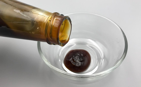 蚝油上面长了一层白的还能不能吃