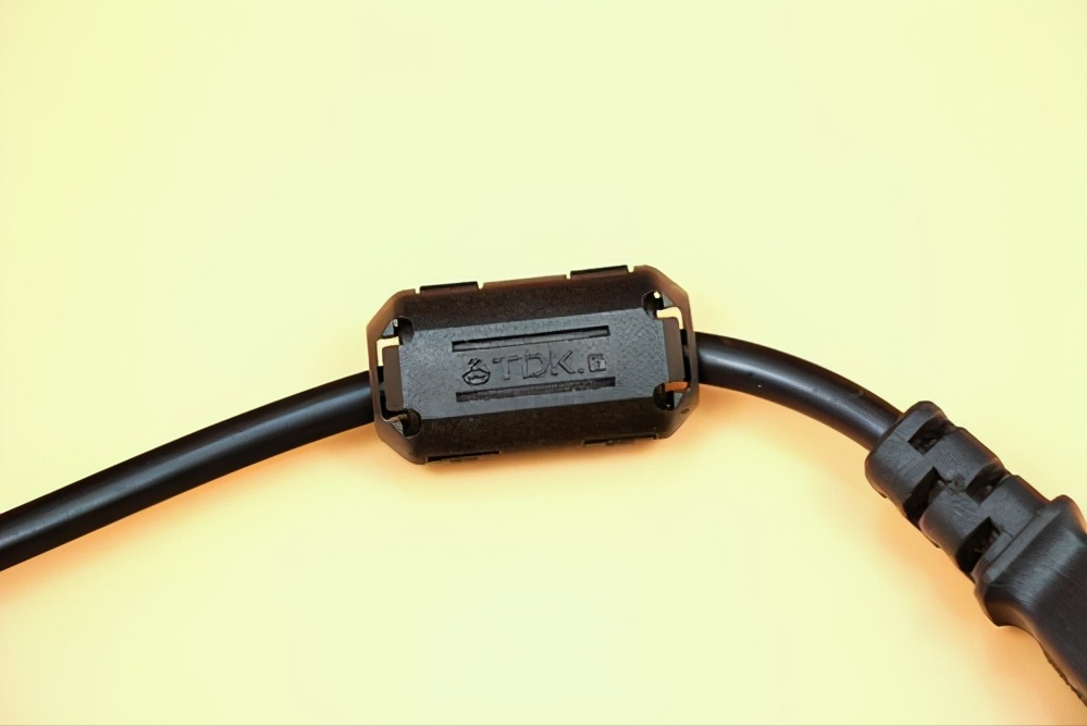 音箱电流声大(音箱电流声大怎么办?)