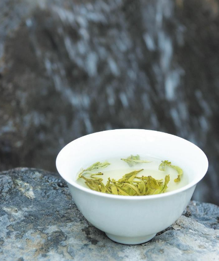 泡茶专用水(平时泡茶用什么水最好?)
