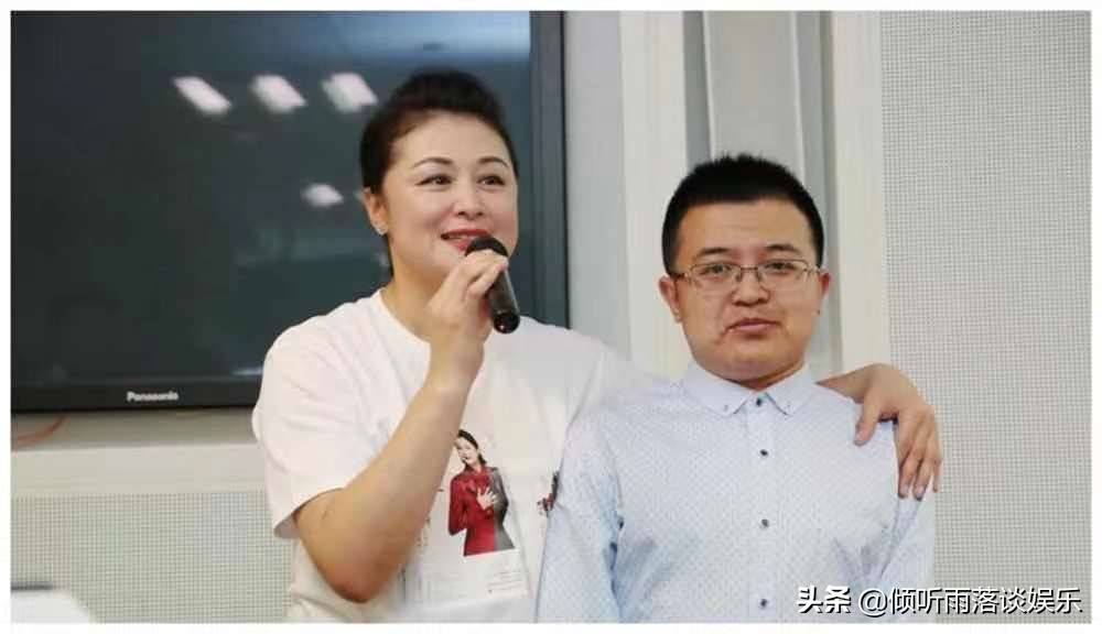 以泪洗面(于月仙妈妈每天以泪洗面)