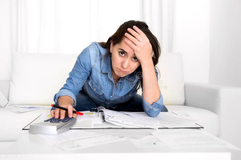 后背痛什么原因引起的(背痛是怎么回事?)