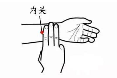 如何缓解胃痛(让你轻松有效地缓解胃痛)