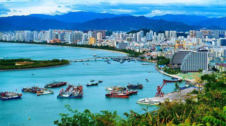 三亚必须去的几个地方(海南三亚必去的10大景点)