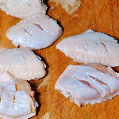 用烤箱烤鸡翅(用烤箱烤鸡翅怎么烤需要什么材料)
