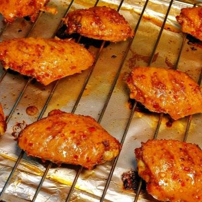 用烤箱烤鸡翅(用烤箱烤鸡翅怎么烤需要什么材料)