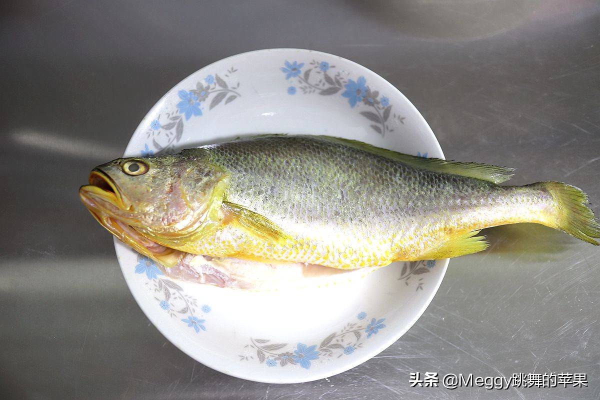 怎样做黄花鱼?(黄花鱼这么做又香又漂亮)