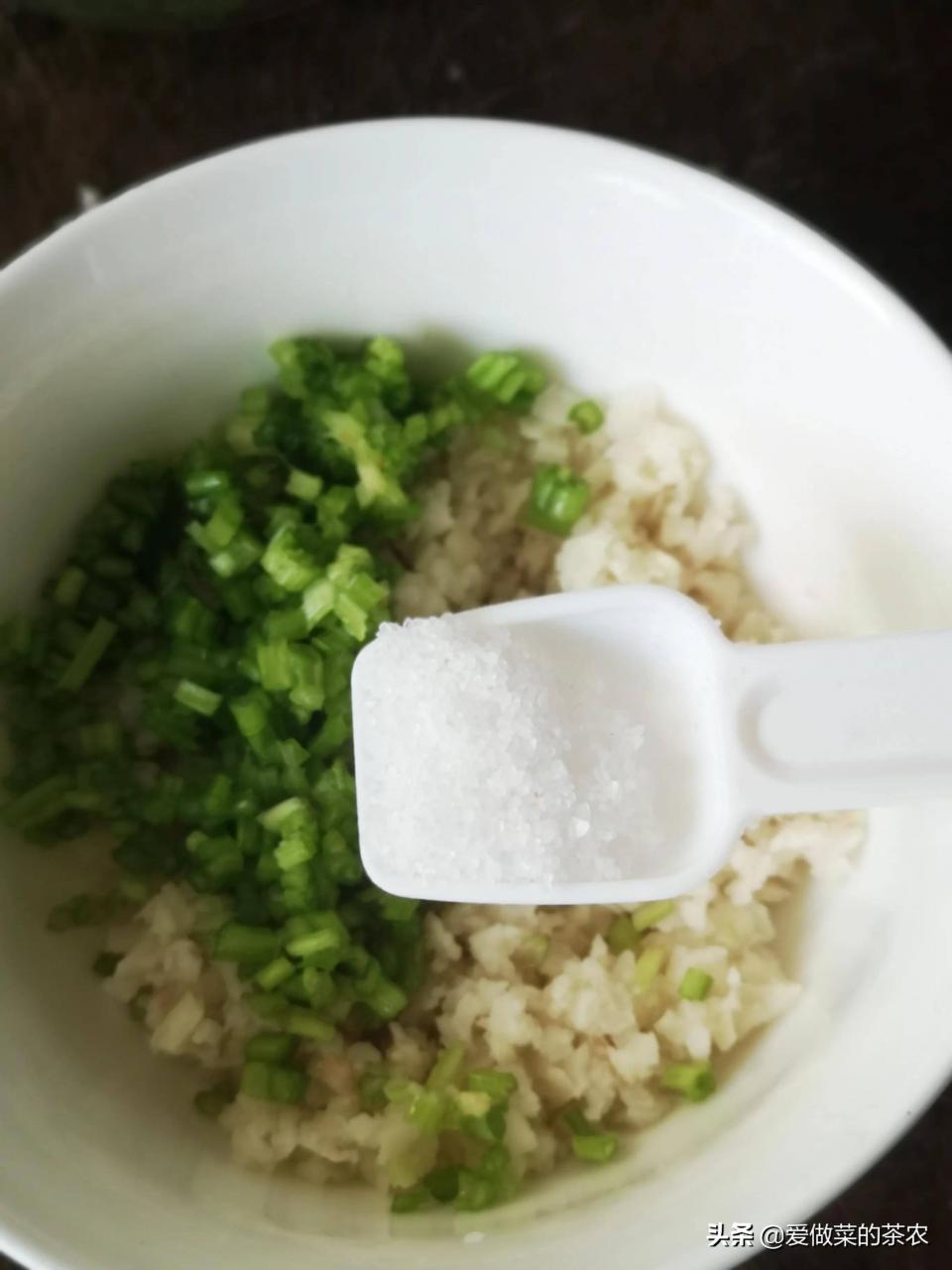 白斩鸡蘸料(白切鸡,在粤西有一种神奇的蘸料)