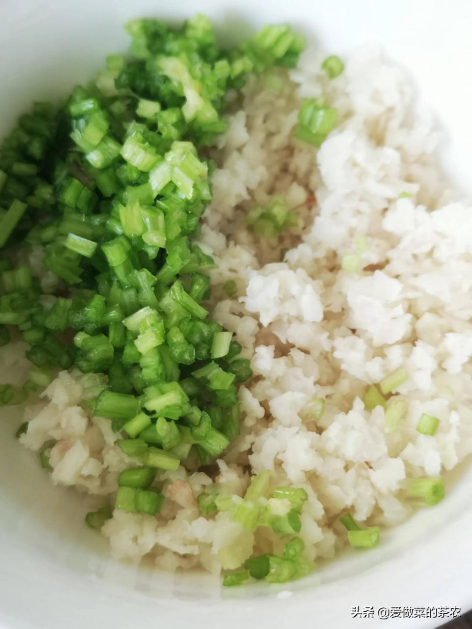 白斩鸡蘸料(白切鸡,在粤西有一种神奇的蘸料)