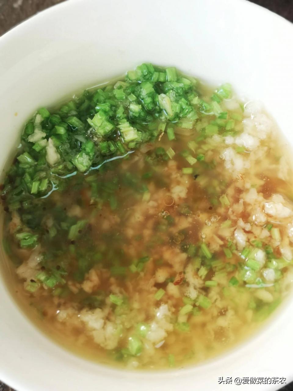 白斩鸡蘸料(白切鸡,在粤西有一种神奇的蘸料)