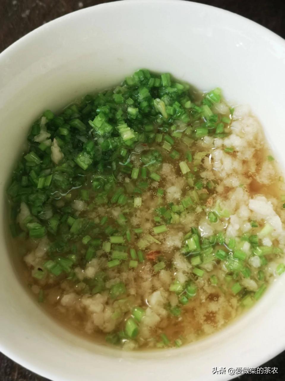 白斩鸡蘸料(白切鸡,在粤西有一种神奇的蘸料)