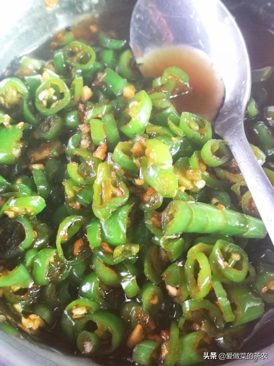 白斩鸡蘸料(白切鸡,在粤西有一种神奇的蘸料)