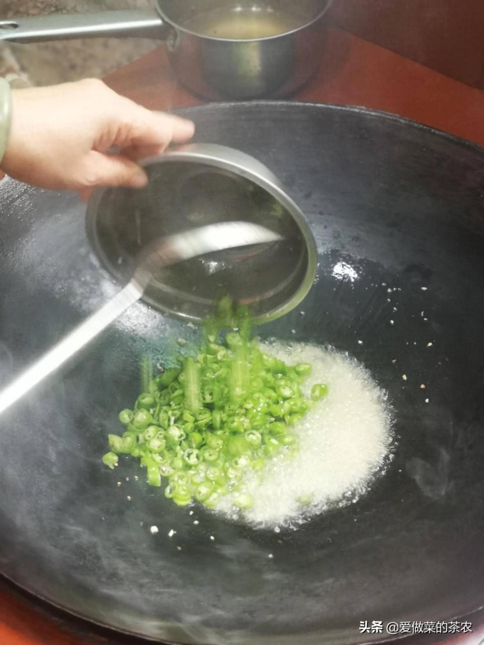 白斩鸡蘸料(白切鸡,在粤西有一种神奇的蘸料)