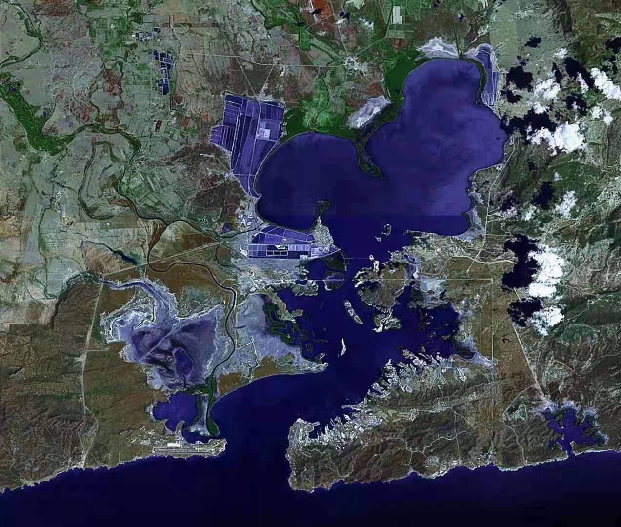 越南金兰湾（金兰湾和关塔那摩湾）