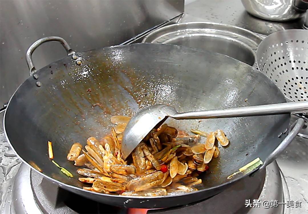 蛏子怎么吃(香辣蛏子这样做)