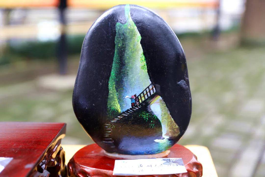 兴文中学(兴文中学这展览好独特)