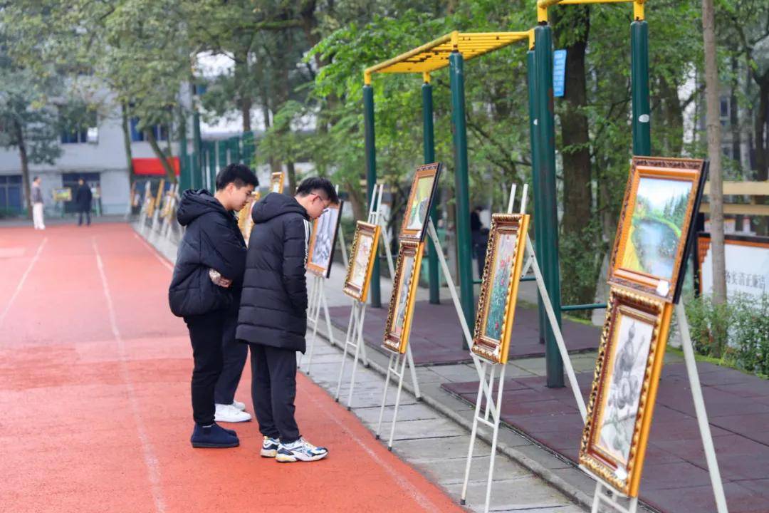 兴文中学(兴文中学这展览好独特)