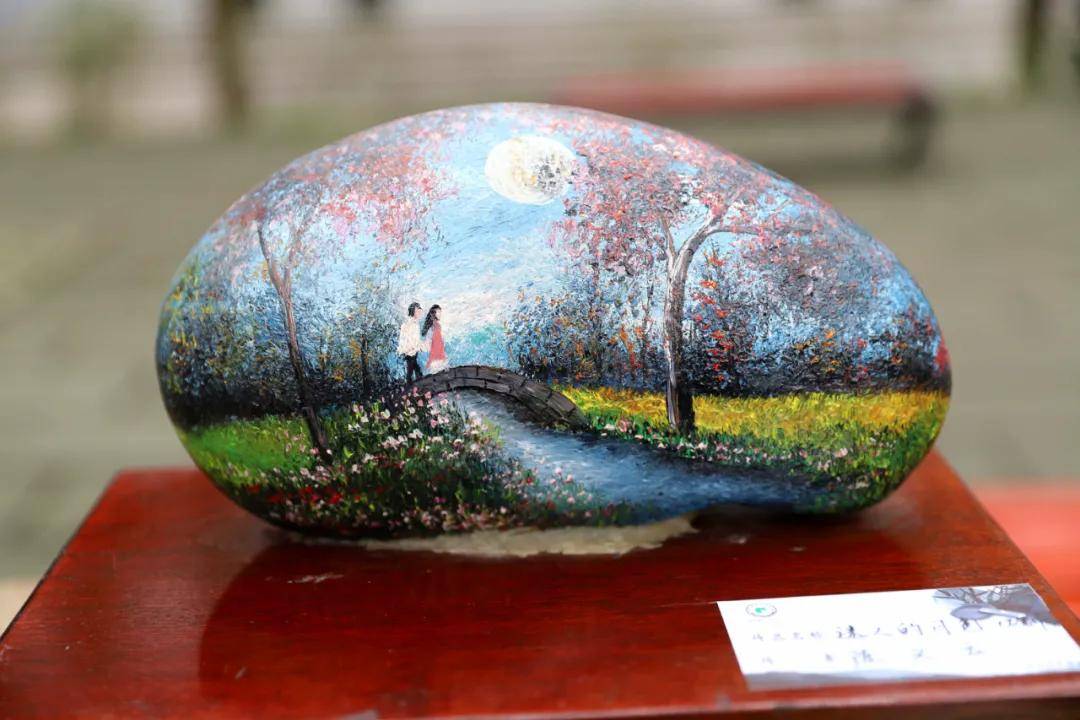 兴文中学(兴文中学这展览好独特)