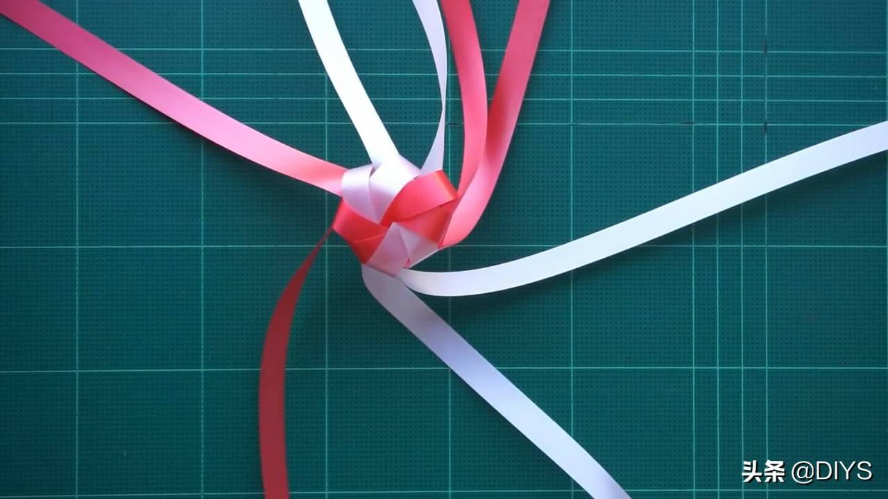 彩带玫瑰花的折法（用彩带叠玫瑰花）