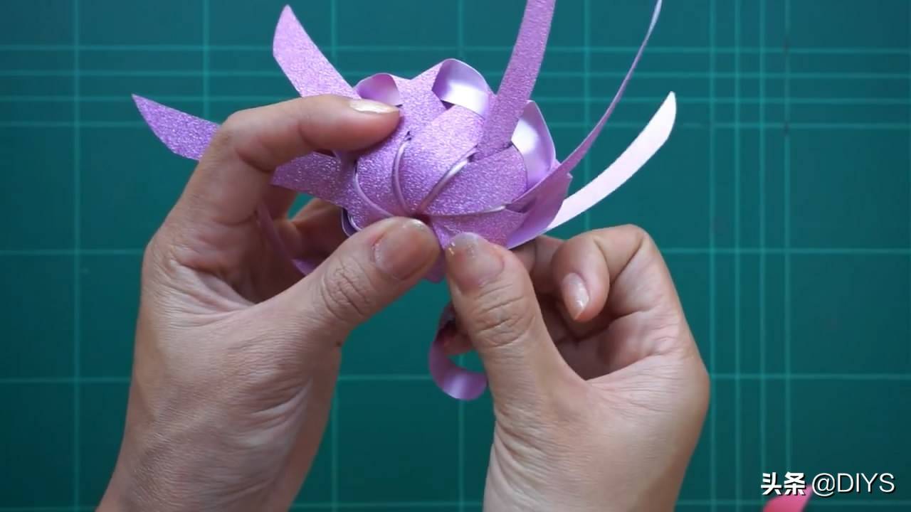 彩带玫瑰花的折法（用彩带叠玫瑰花）