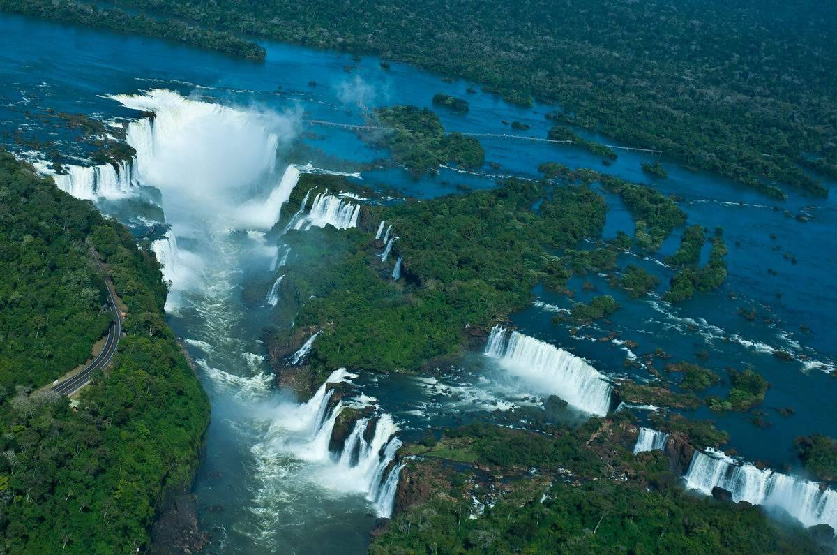 伊瓜苏瀑布(壮美无比的依瓜苏大瀑布)