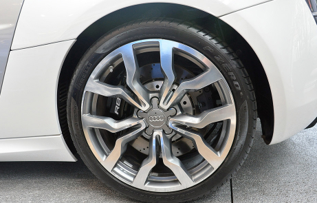 轮毂被马路牙子刮花要紧吗