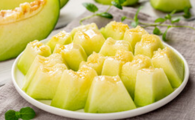 哈密瓜外皮长白毛了还能吃