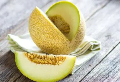 哈密瓜外皮长白毛了还能吃
