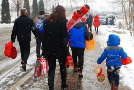 2022年大年初三走不走亲戚