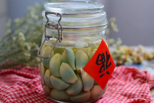 腊八蒜需要冷热交替存放吗