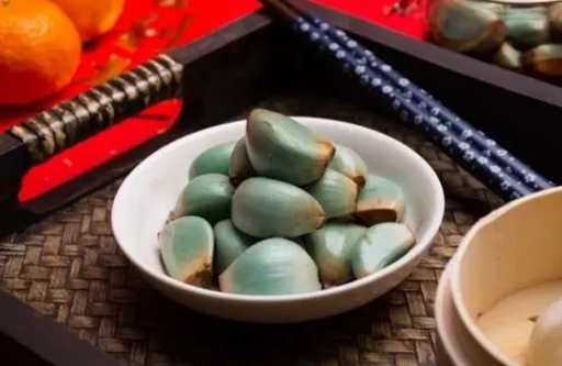 腊八蒜的醋要上火熬吗