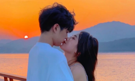 在女朋友家亲热合适吗