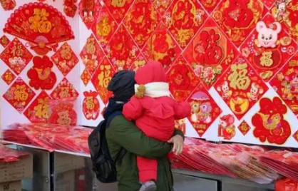 贴吊钱是冲屋里还是冲外面