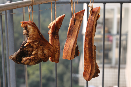 腊肉淋雨了可以用热风吹吗
