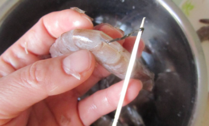 基围虾不用去虾线吗