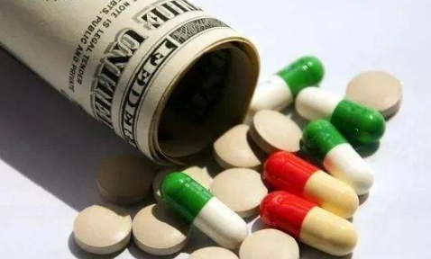 尿酸550不吃药能降回正常吗