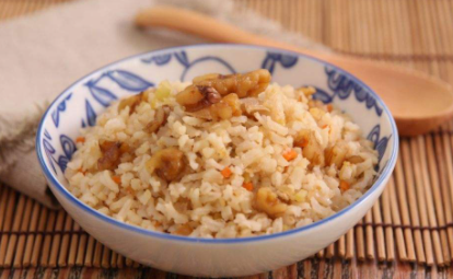 糙米用电饭锅能蒸熟吗