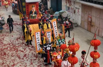 2022过年给灶王爷磕几个头