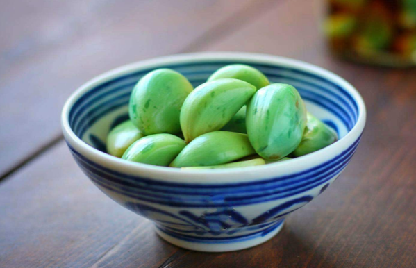吃腊八蒜可以喝可乐吗